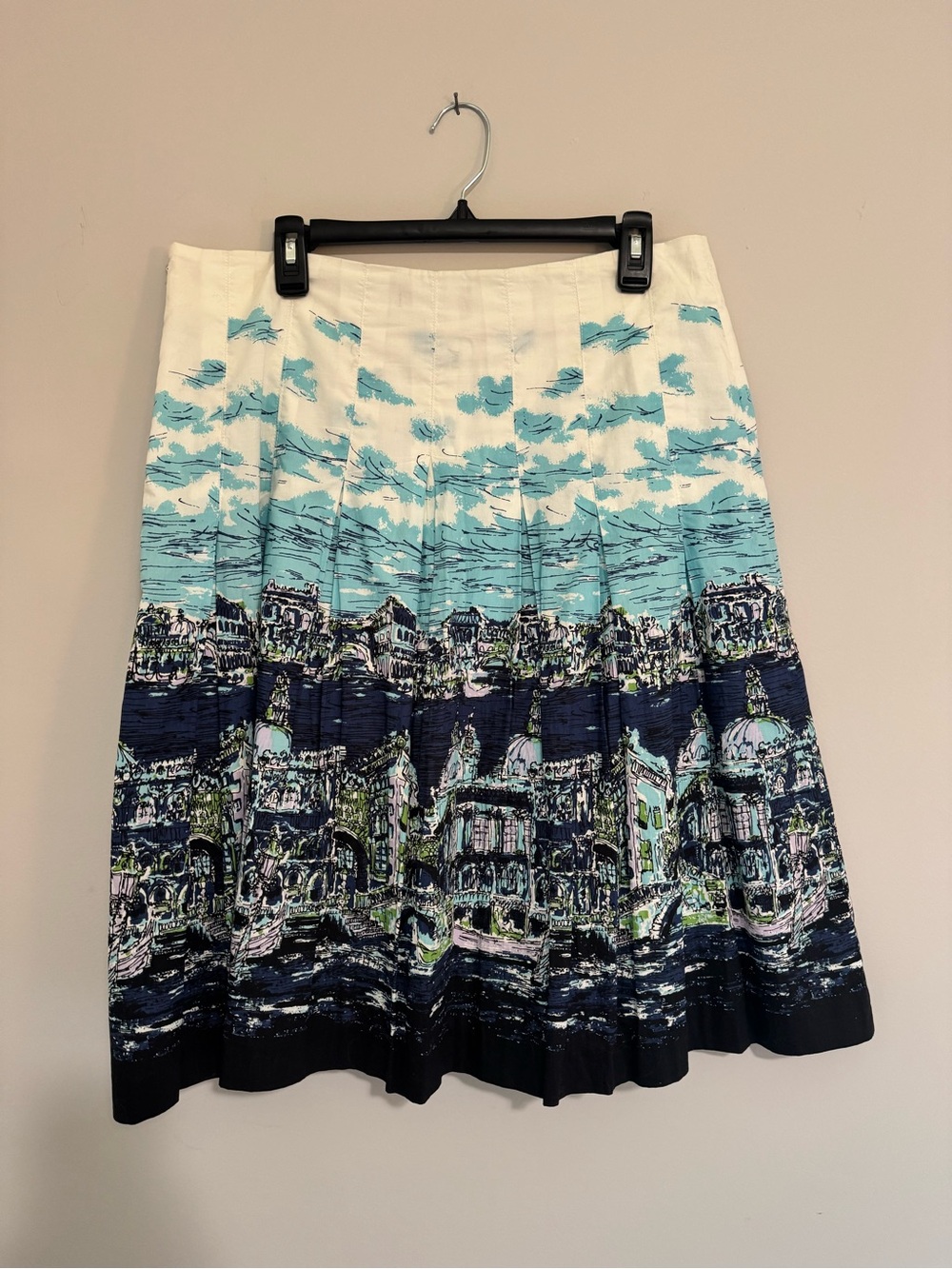 Pleated Scenic Print Midi Skirt in White and Blue - Picture 6 of 7